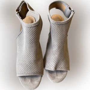 Aerosols Gray Slingback Open Toe Block Heels